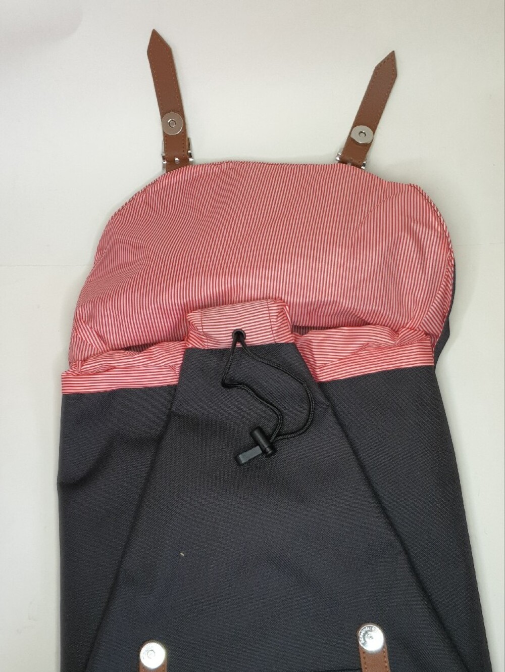 Herschel Supply Co. Retreat Backpack NWT - Picture 4 of 7